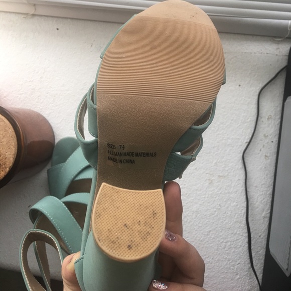 Melt color high heels - Picture 3 of 3